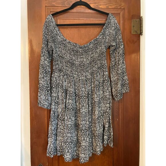 Torrid | Black & White Floral Smocked Bell Sleeve Skater Dress | 1X - Picture 4 of 5